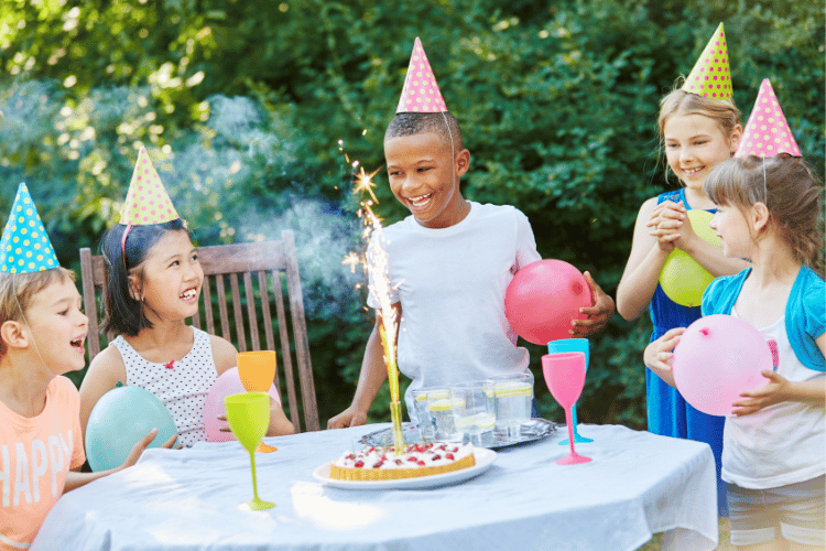 Tips for planning a kids party outside.